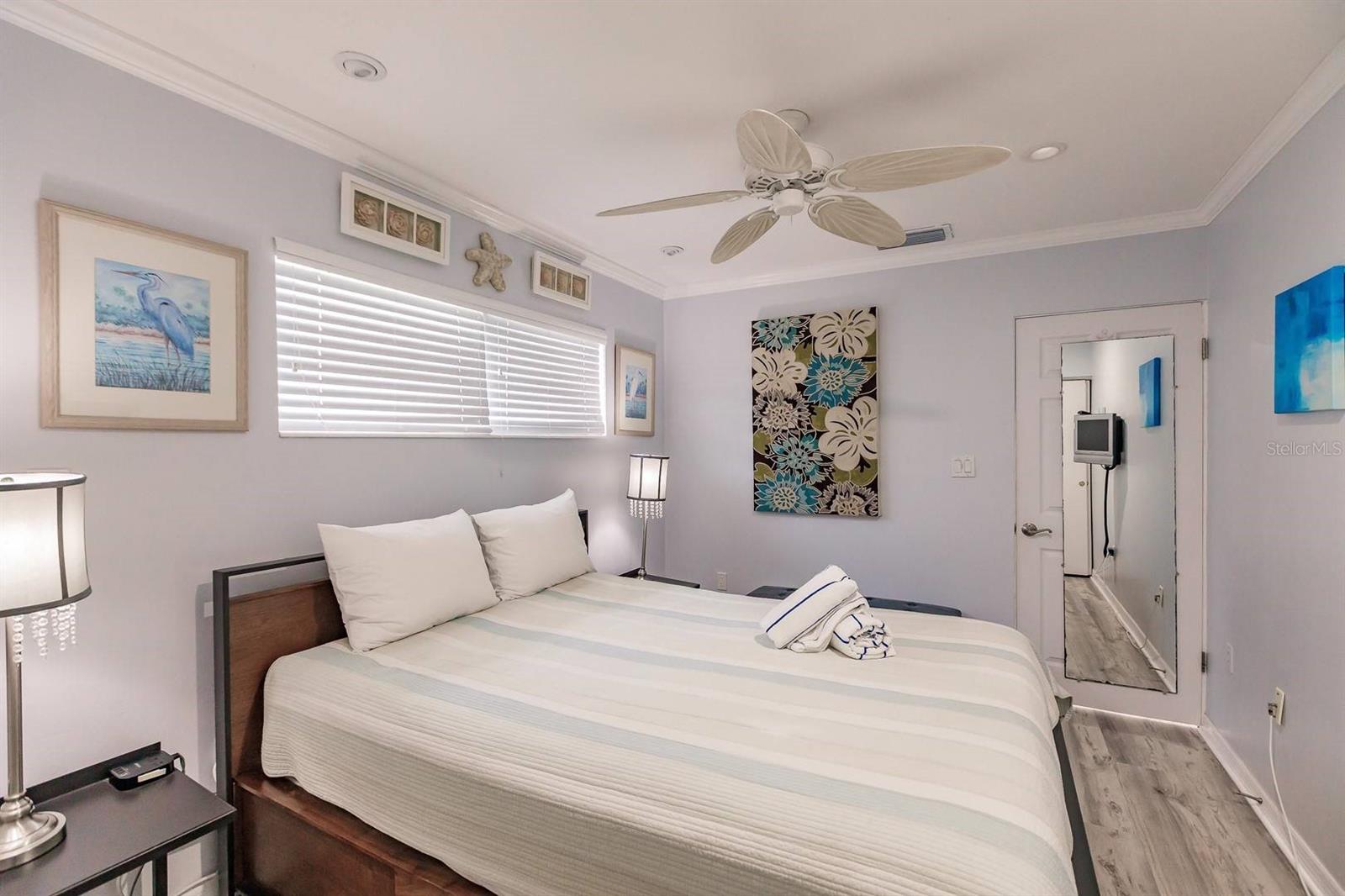 Image 16 of 16 For 6020 Midnight Pass Road 4