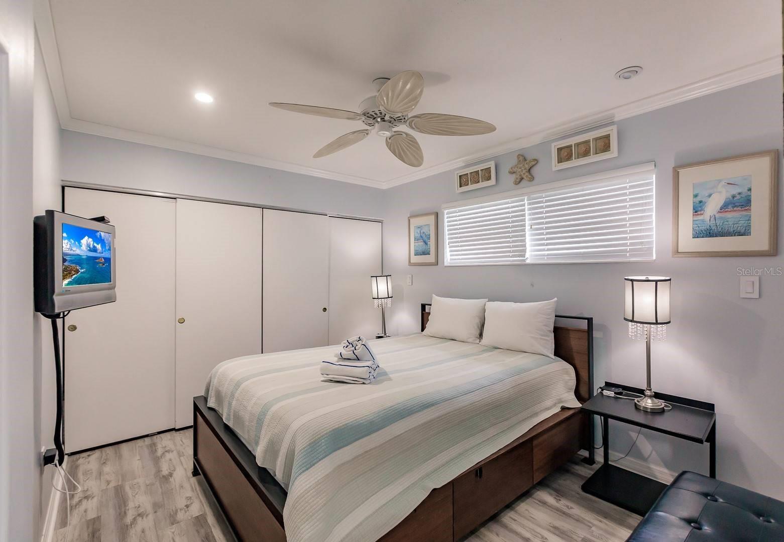 Image 9 of 16 For 6020 Midnight Pass Road 4