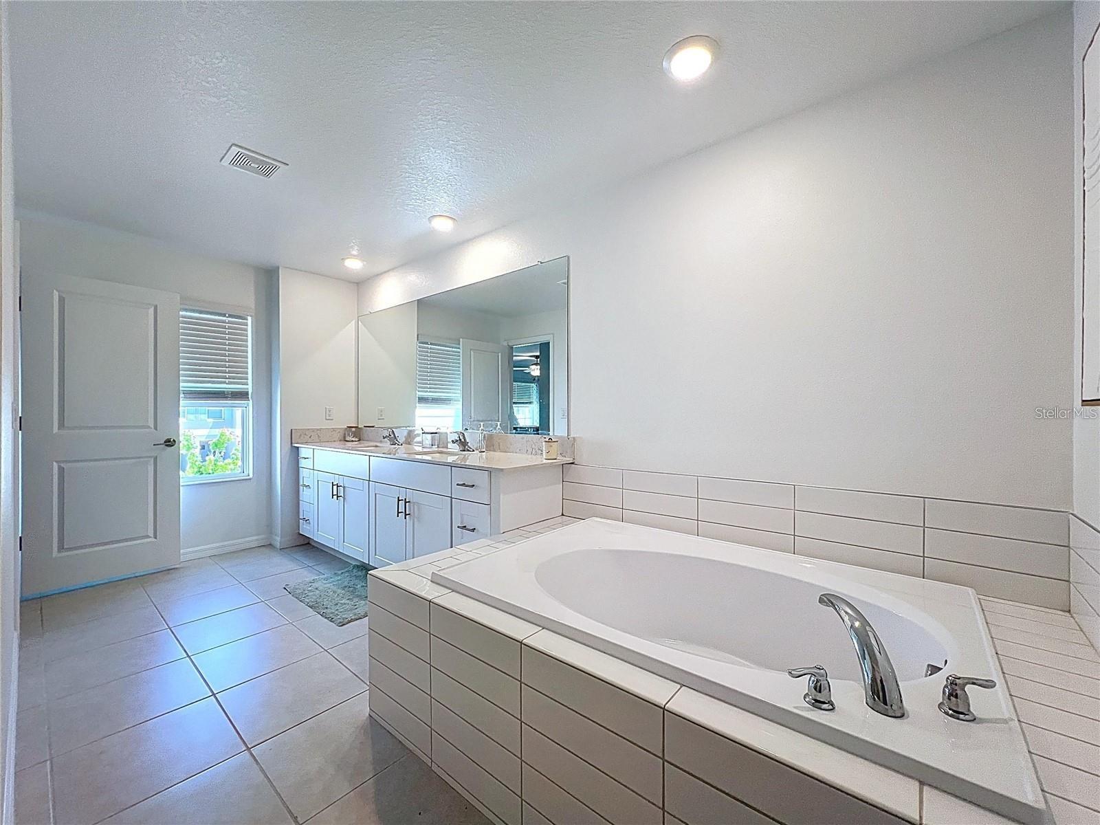 Image 24 of 40 For 32046 Powderpuff Mimosa Drive