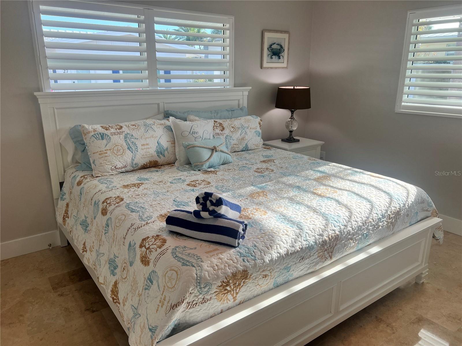 Image 15 of 21 For 6020 Midnight Pass Road 22