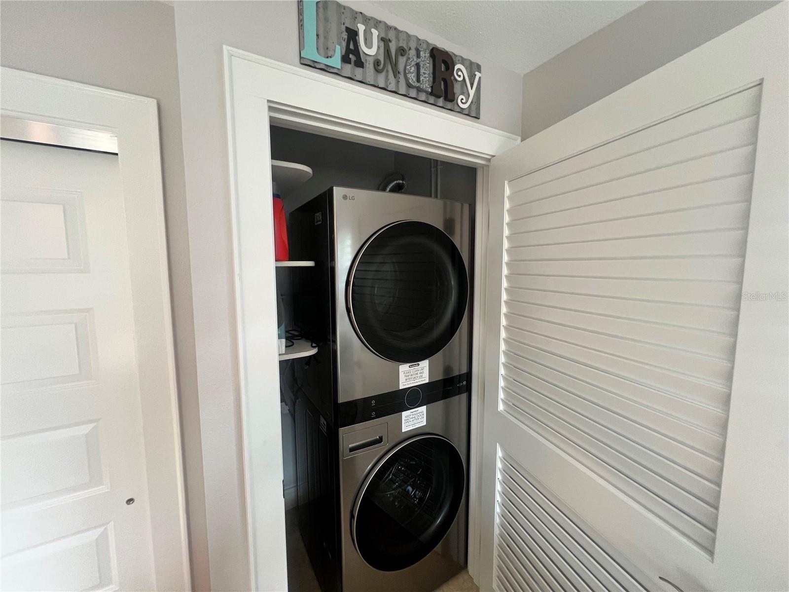 Image 18 of 21 For 6020 Midnight Pass Road 22