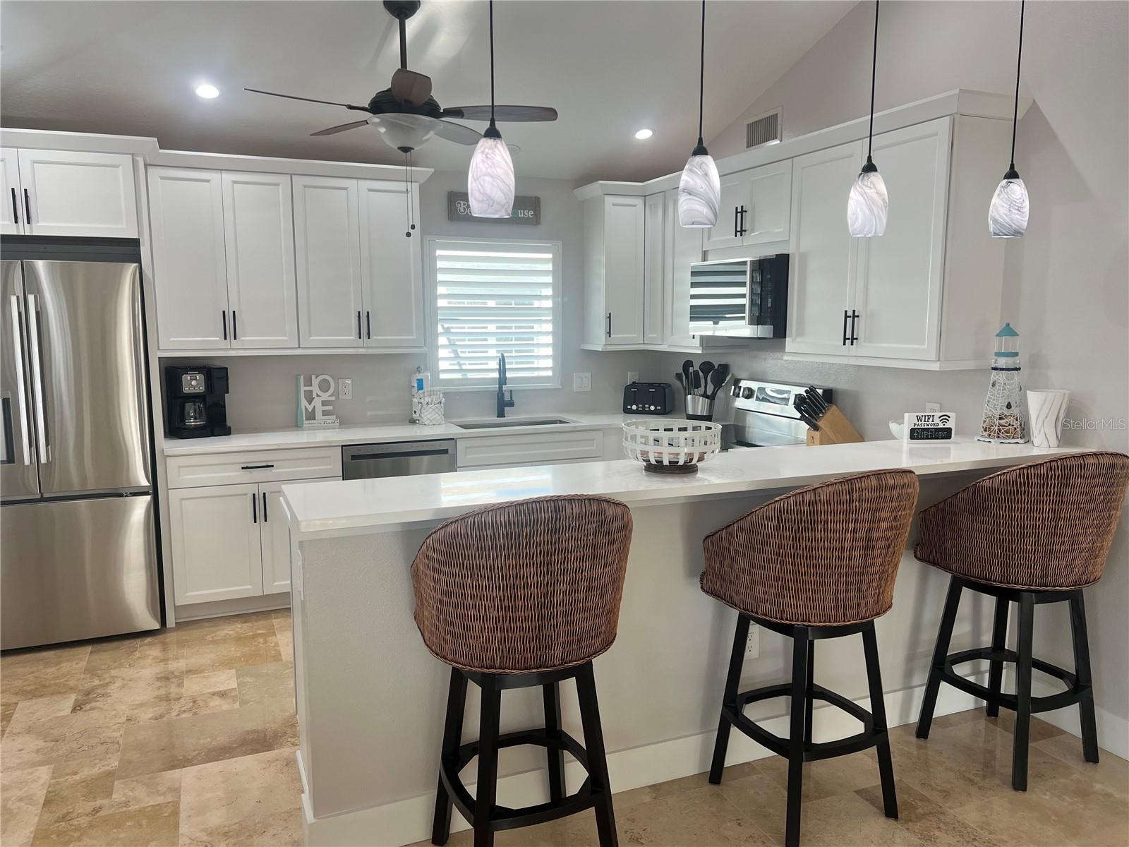 Image 7 of 21 For 6020 Midnight Pass Road 22