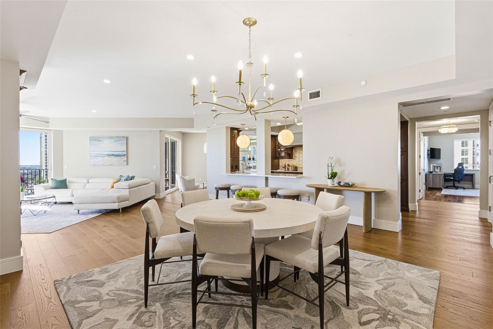 Image 16 of 44 For 300 Beach Drive Ne 1004