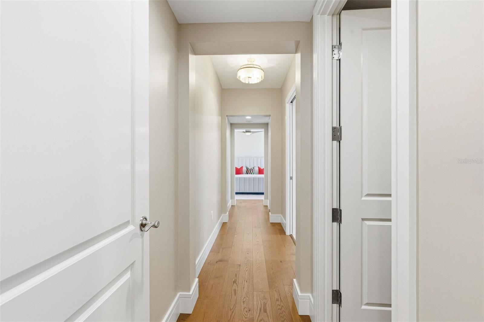 Image 18 of 44 For 300 Beach Drive Ne 1004