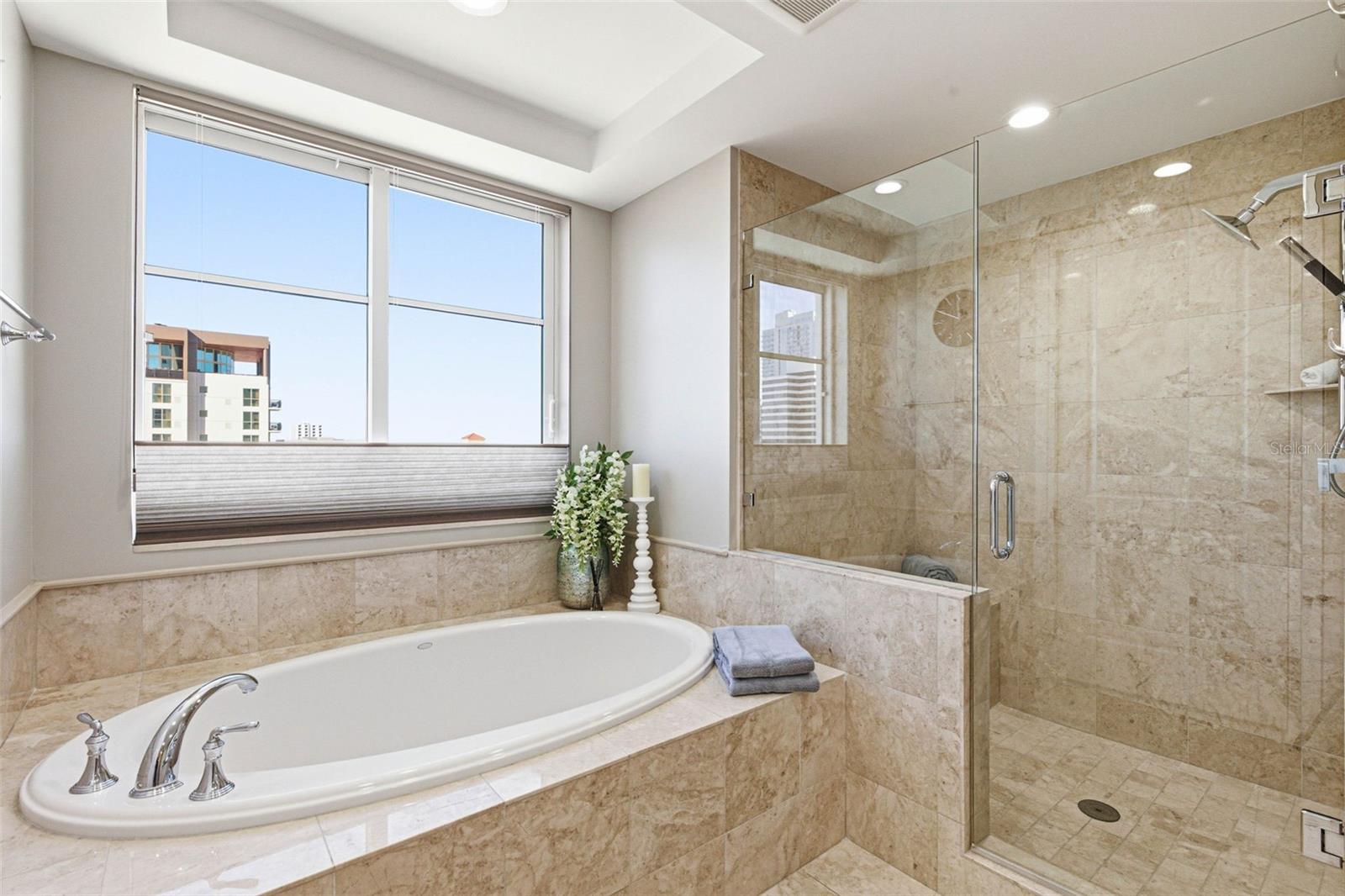 Image 22 of 44 For 300 Beach Drive Ne 1004