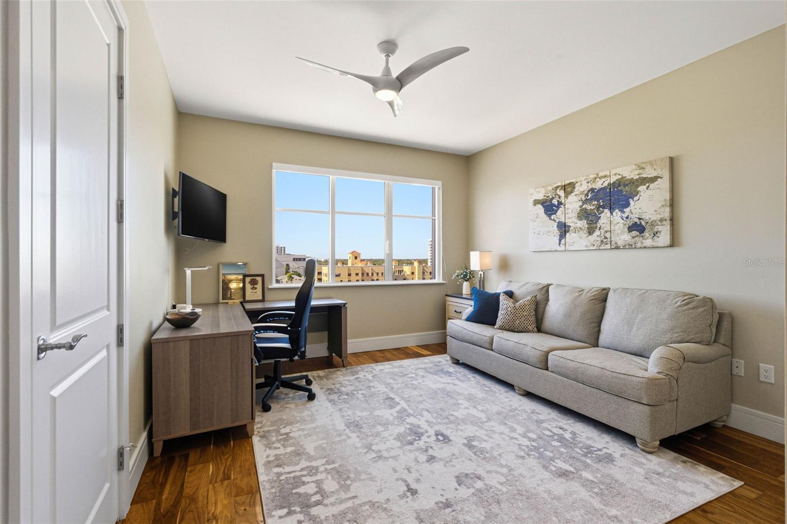 Image 25 of 44 For 300 Beach Drive Ne 1004