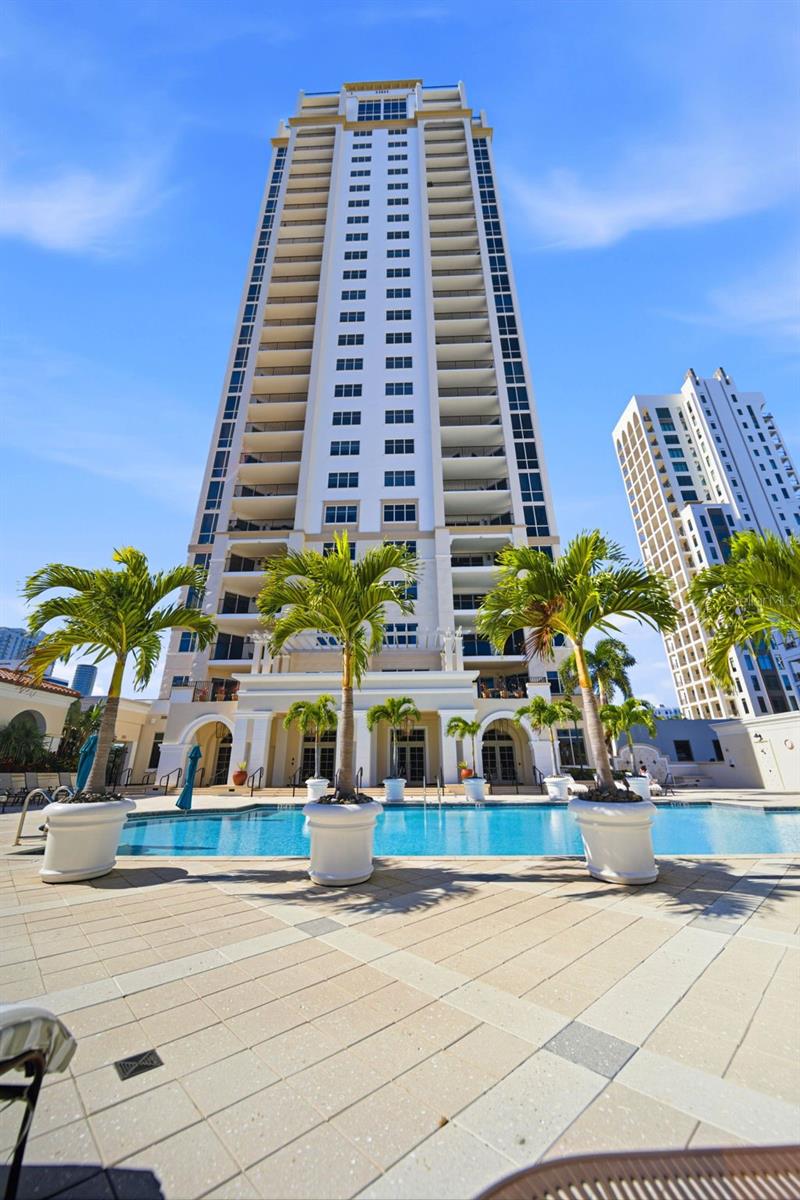 Image 28 of 44 For 300 Beach Drive Ne 1004