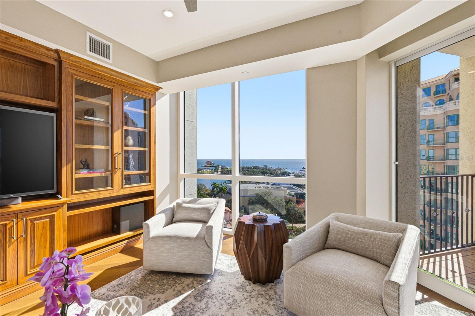 Image 3 of 44 For 300 Beach Drive Ne 1004