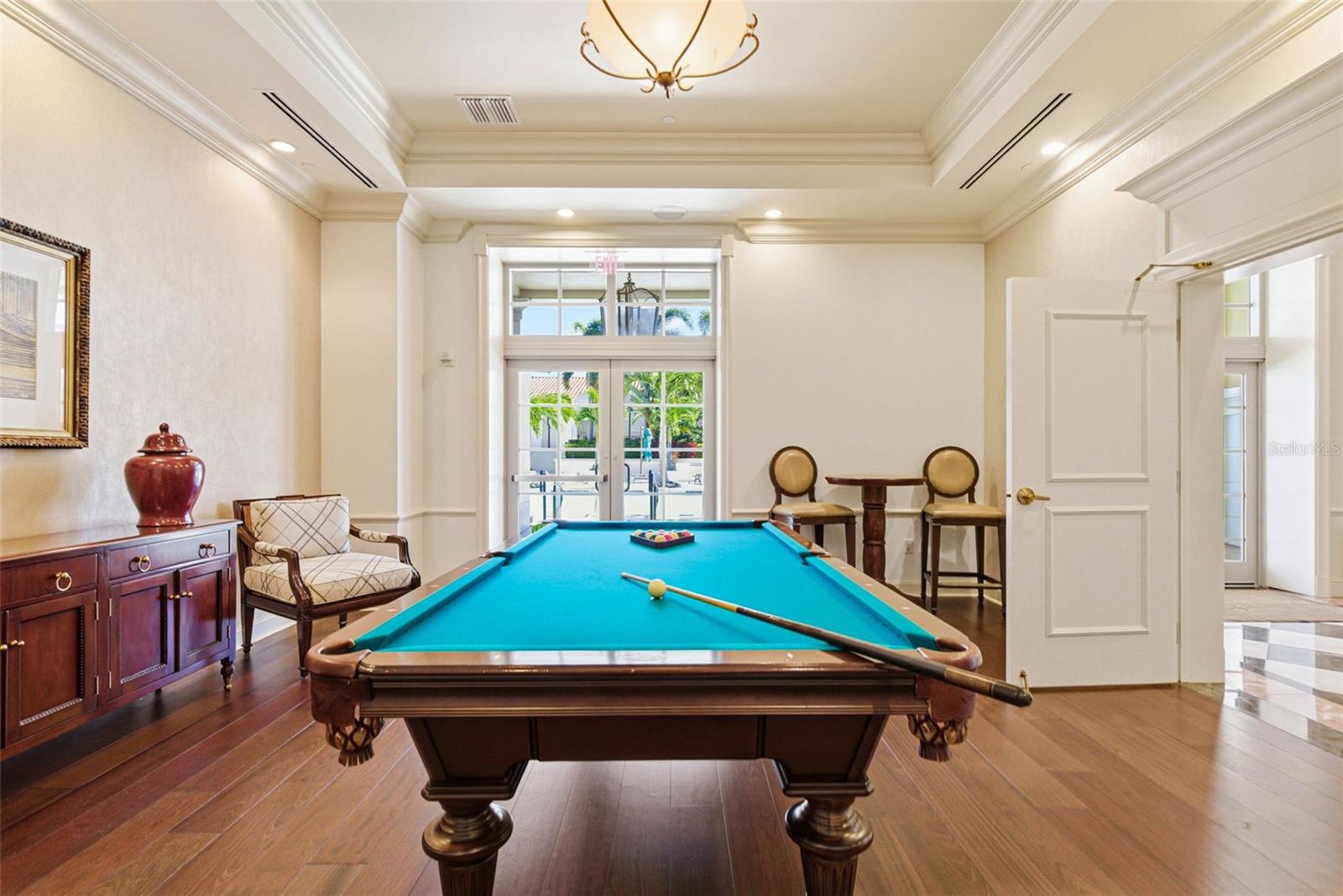 Image 36 of 44 For 300 Beach Drive Ne 1004