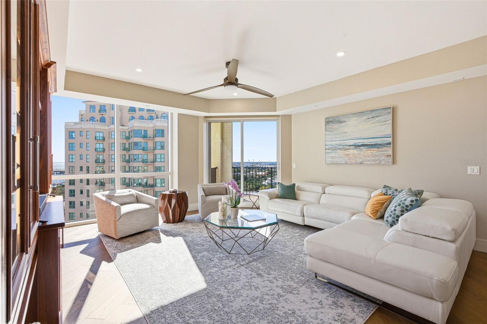 Image 4 of 44 For 300 Beach Drive Ne 1004