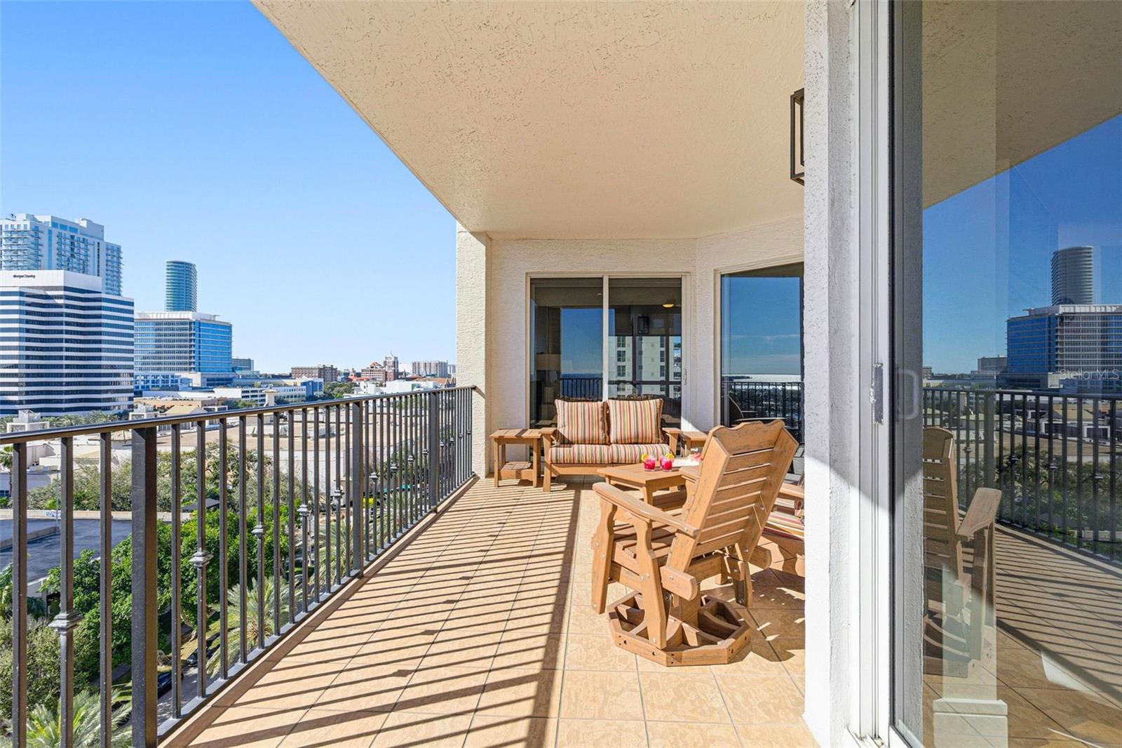 Image 7 of 44 For 300 Beach Drive Ne 1004