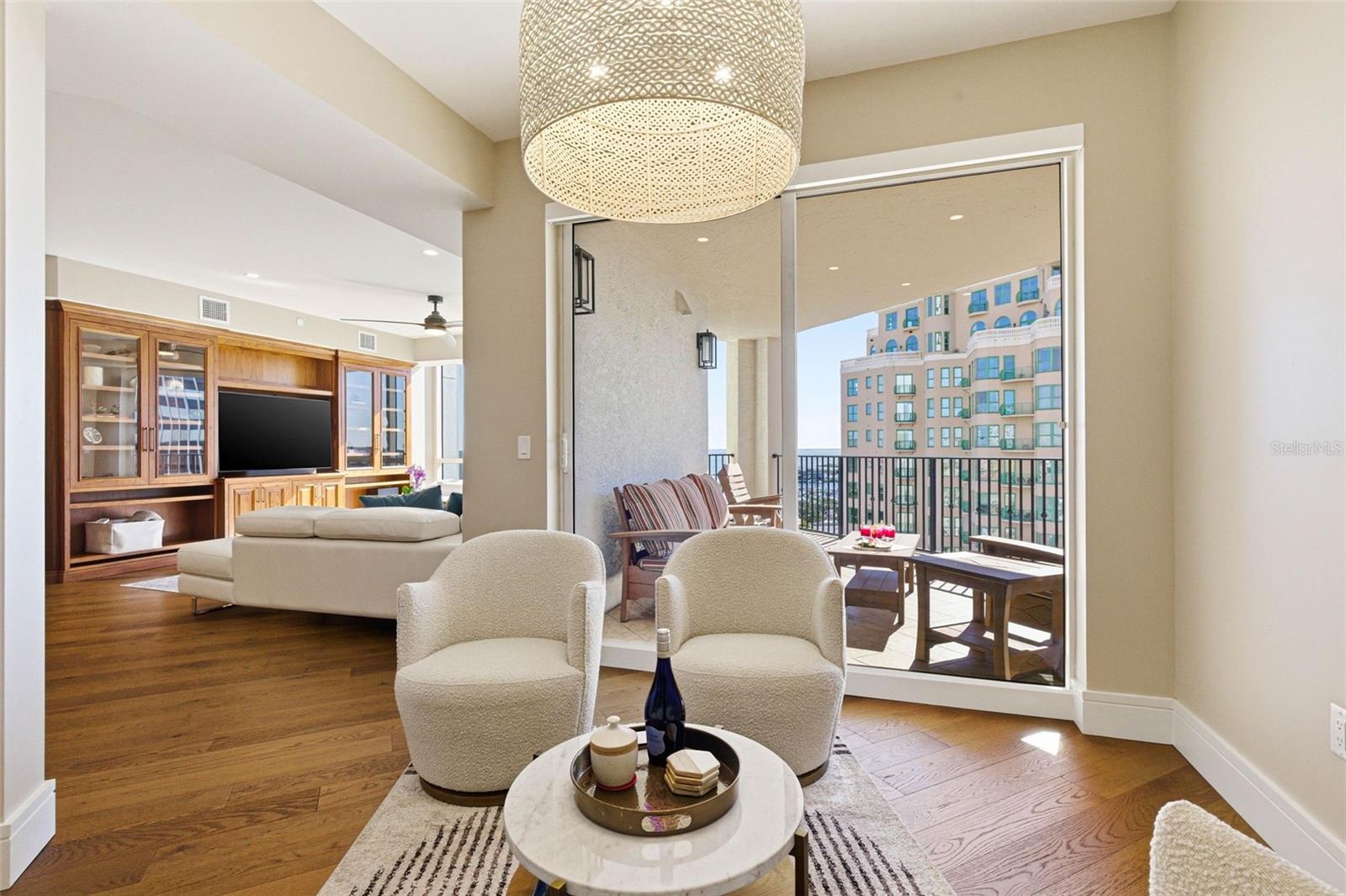 Image 9 of 44 For 300 Beach Drive Ne 1004