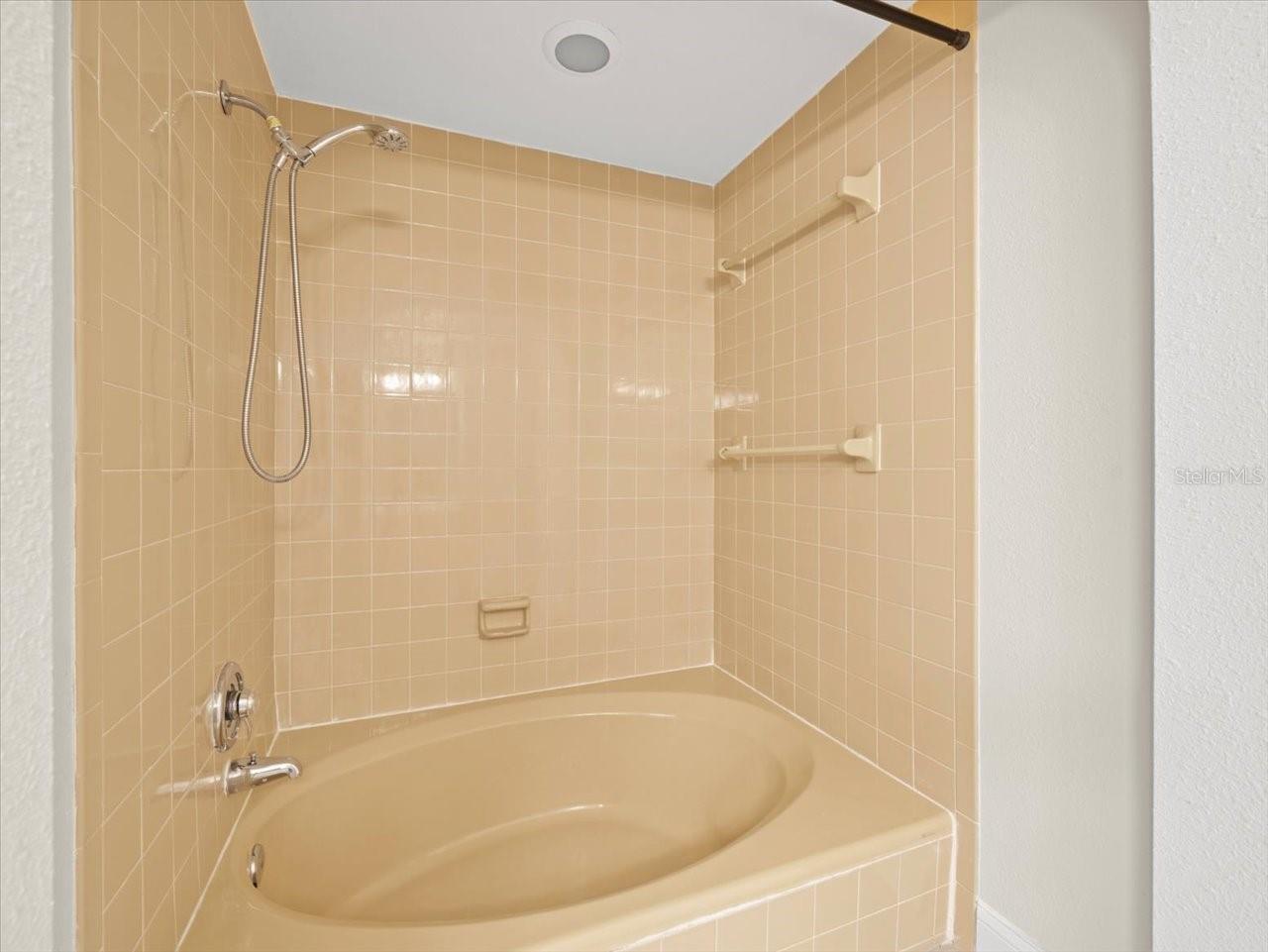 Image 24 of 35 For 1503 Cordova Green