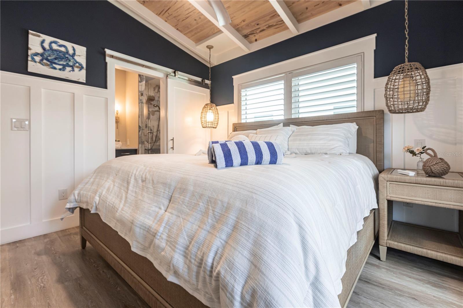 Image 10 of 19 For 6020 Midnight Pass Road 39