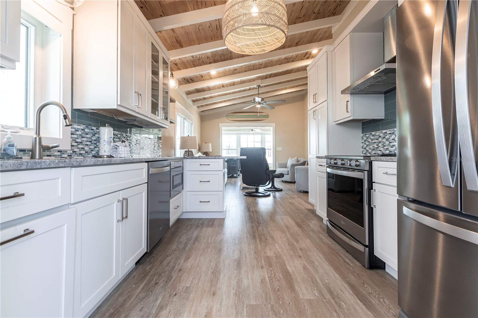 Image 18 of 19 For 6020 Midnight Pass Road 39