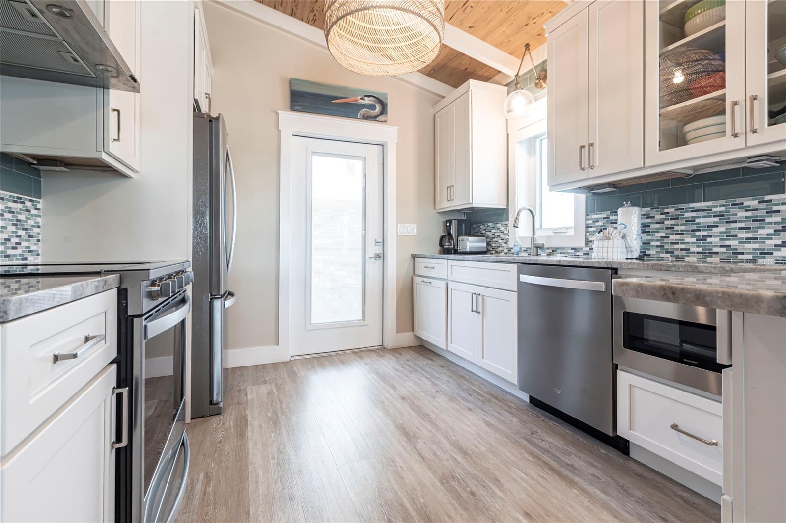 Image 6 of 19 For 6020 Midnight Pass Road 39