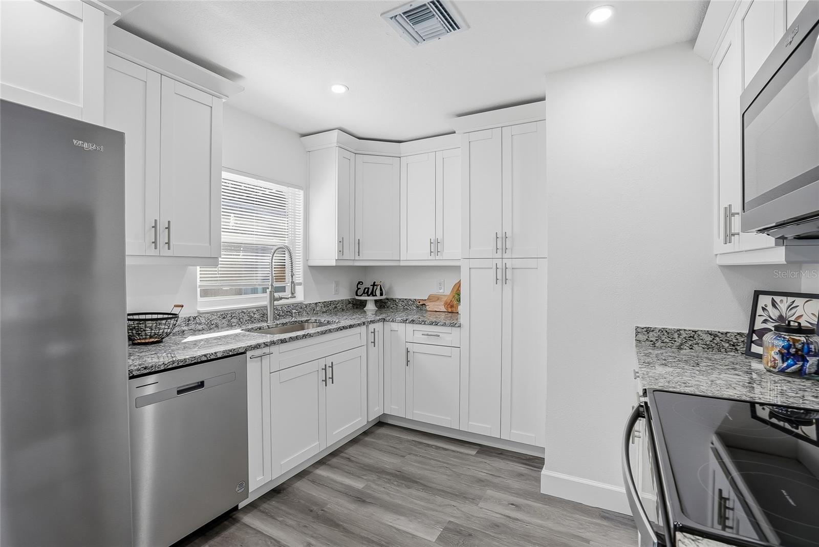 Image 17 of 46 For 114 Connie Avenue