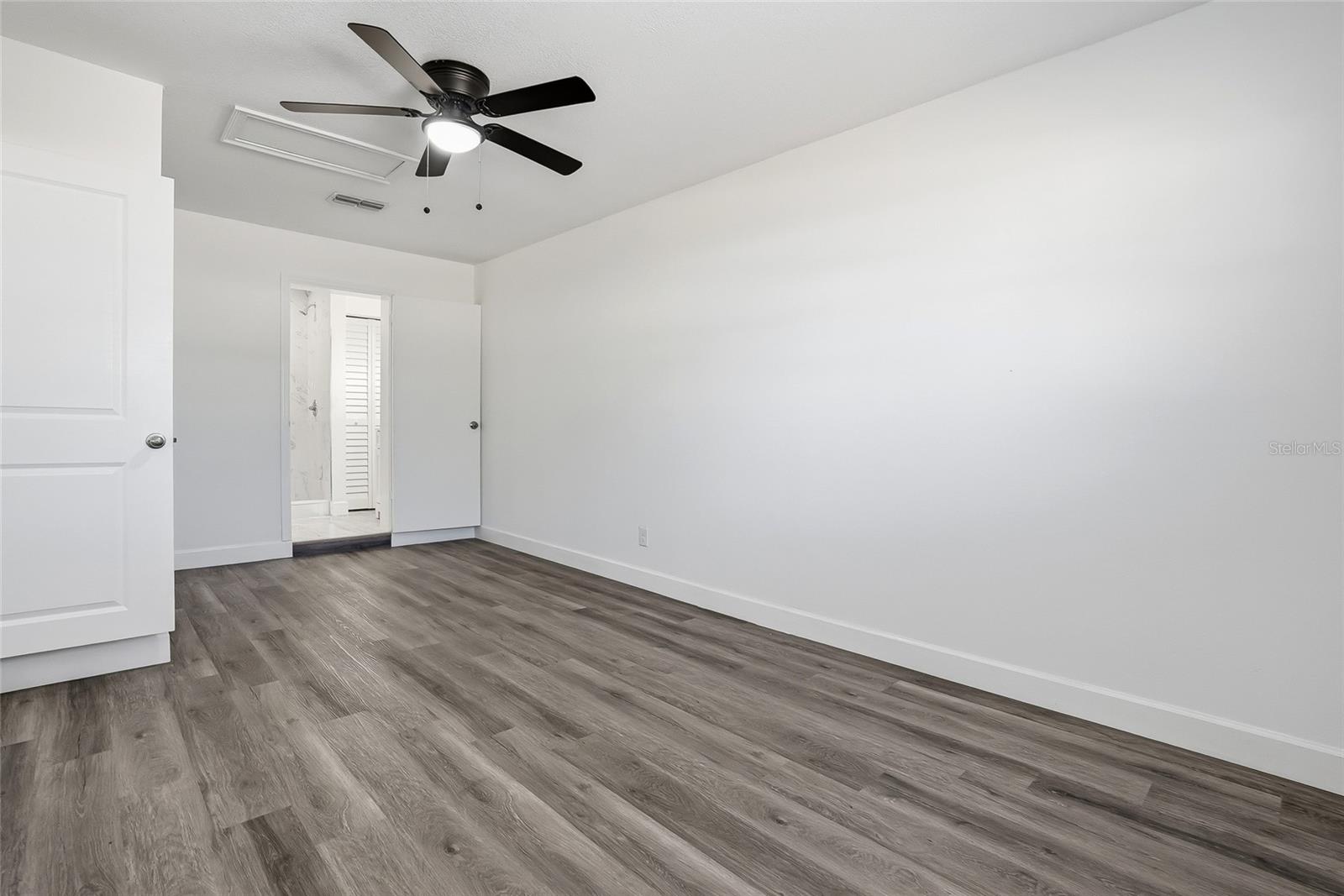 Image 23 of 46 For 114 Connie Avenue