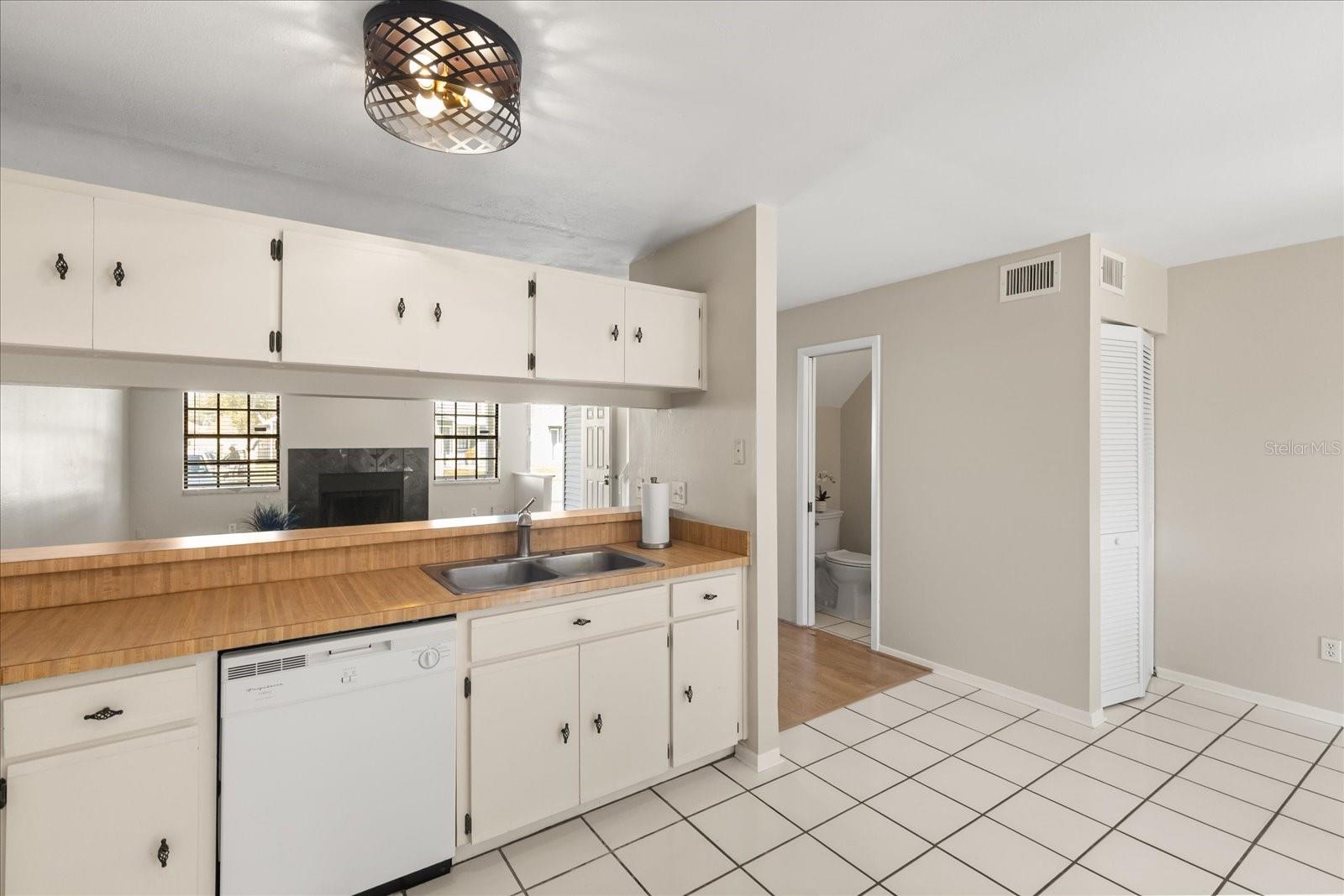 Listing photo id 8 for 12668 Castle Hill Drive