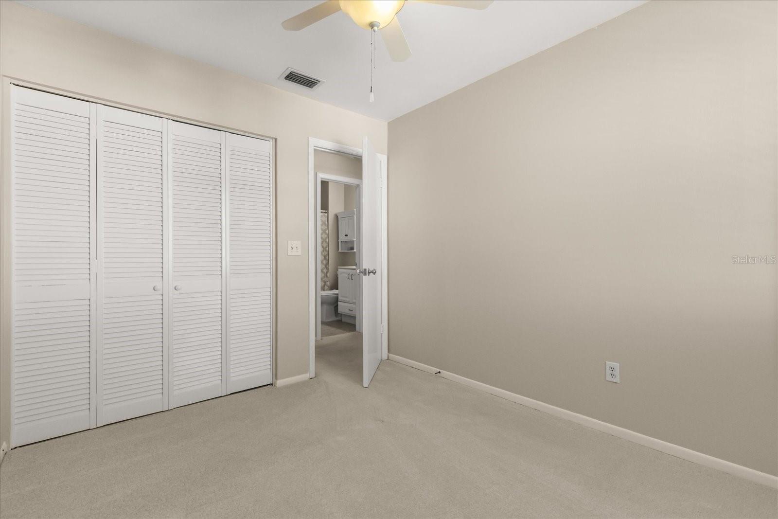 Listing photo id 16 for 12668 Castle Hill Drive