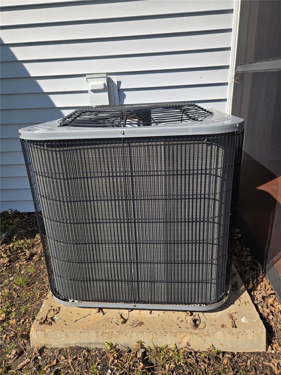 Listing photo id 22 for 12668 Castle Hill Drive