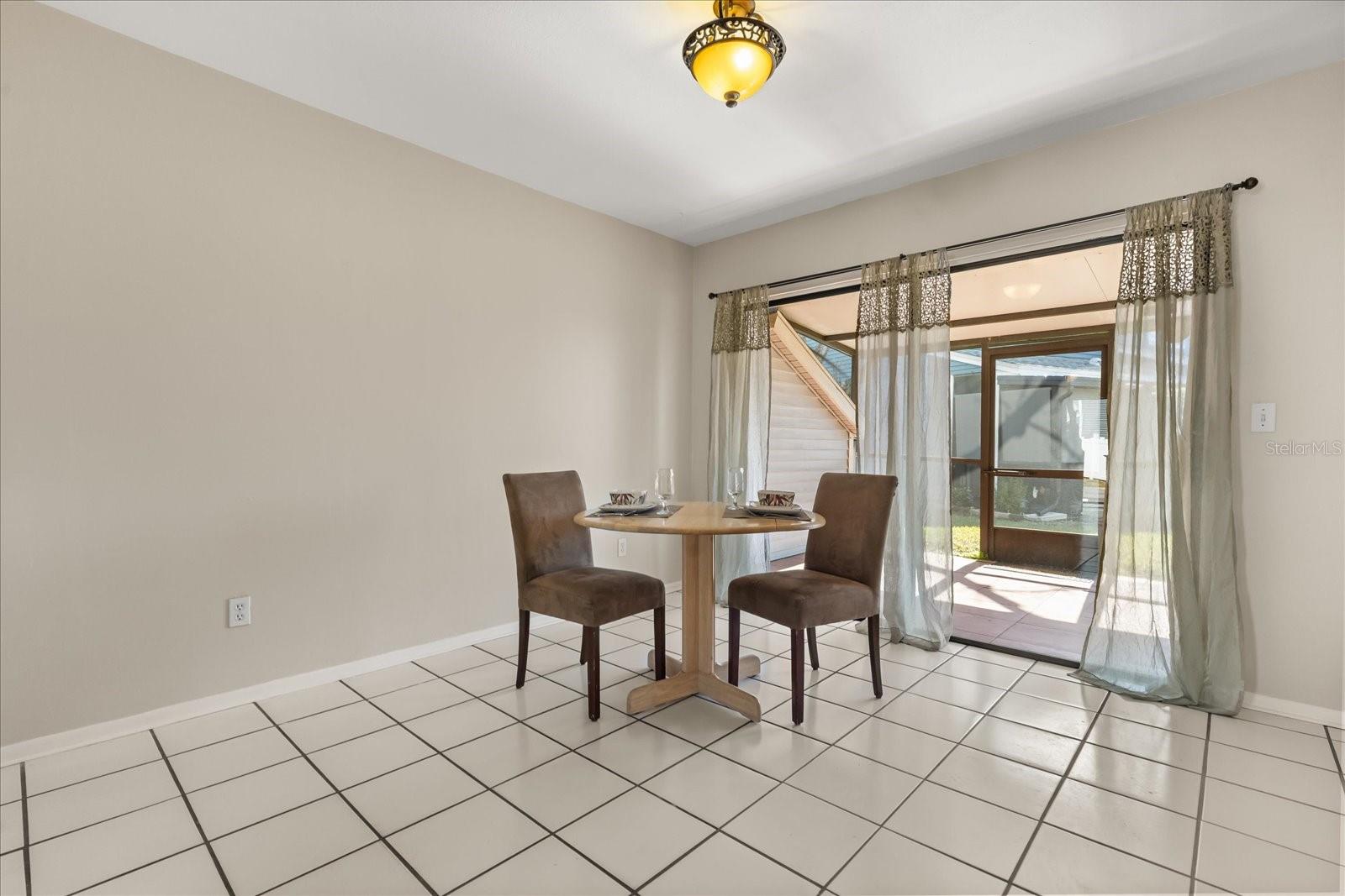 Listing photo id 4 for 12668 Castle Hill Drive