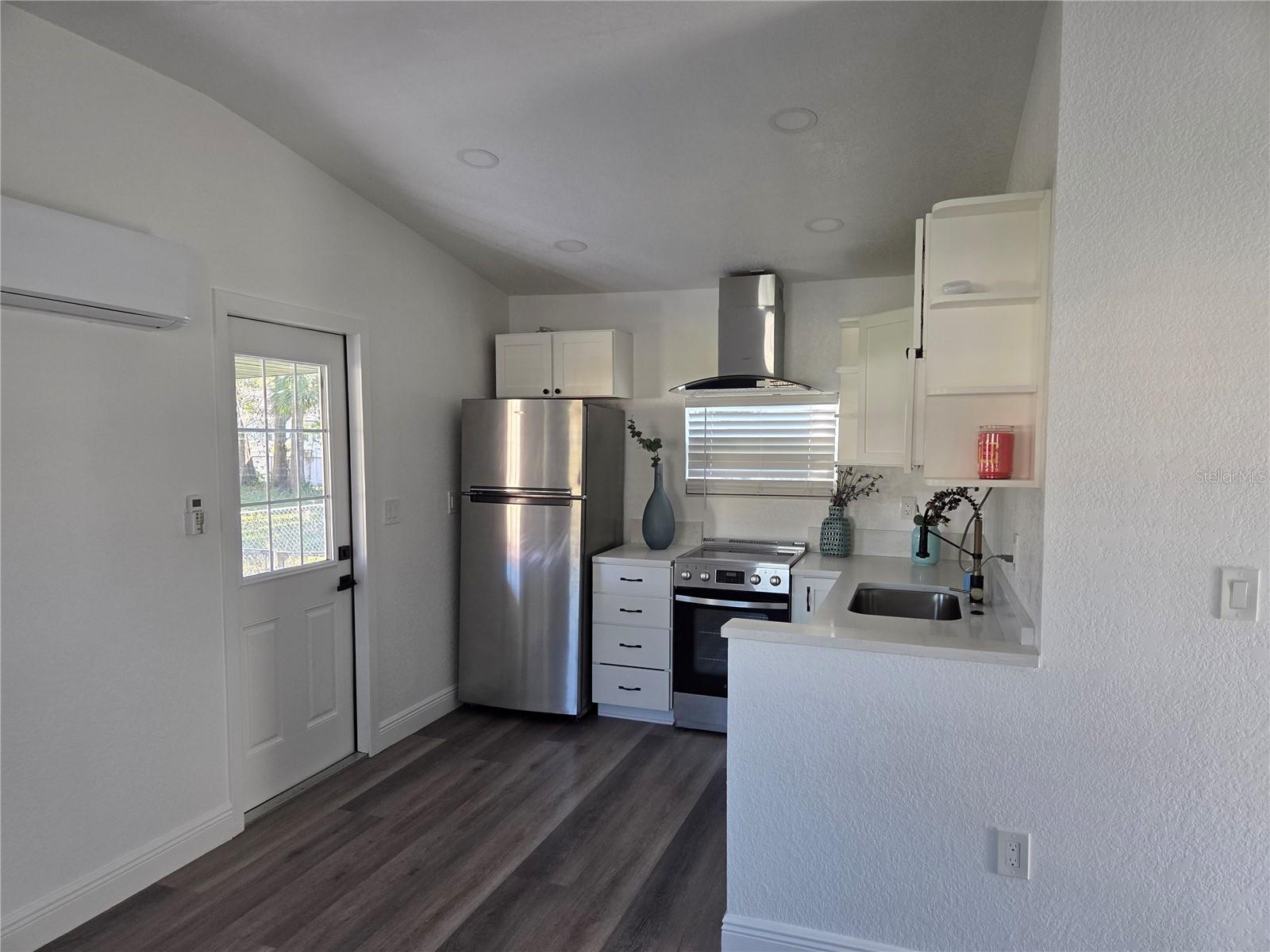 Image 4 of 14 For 6405 Elliot Drive