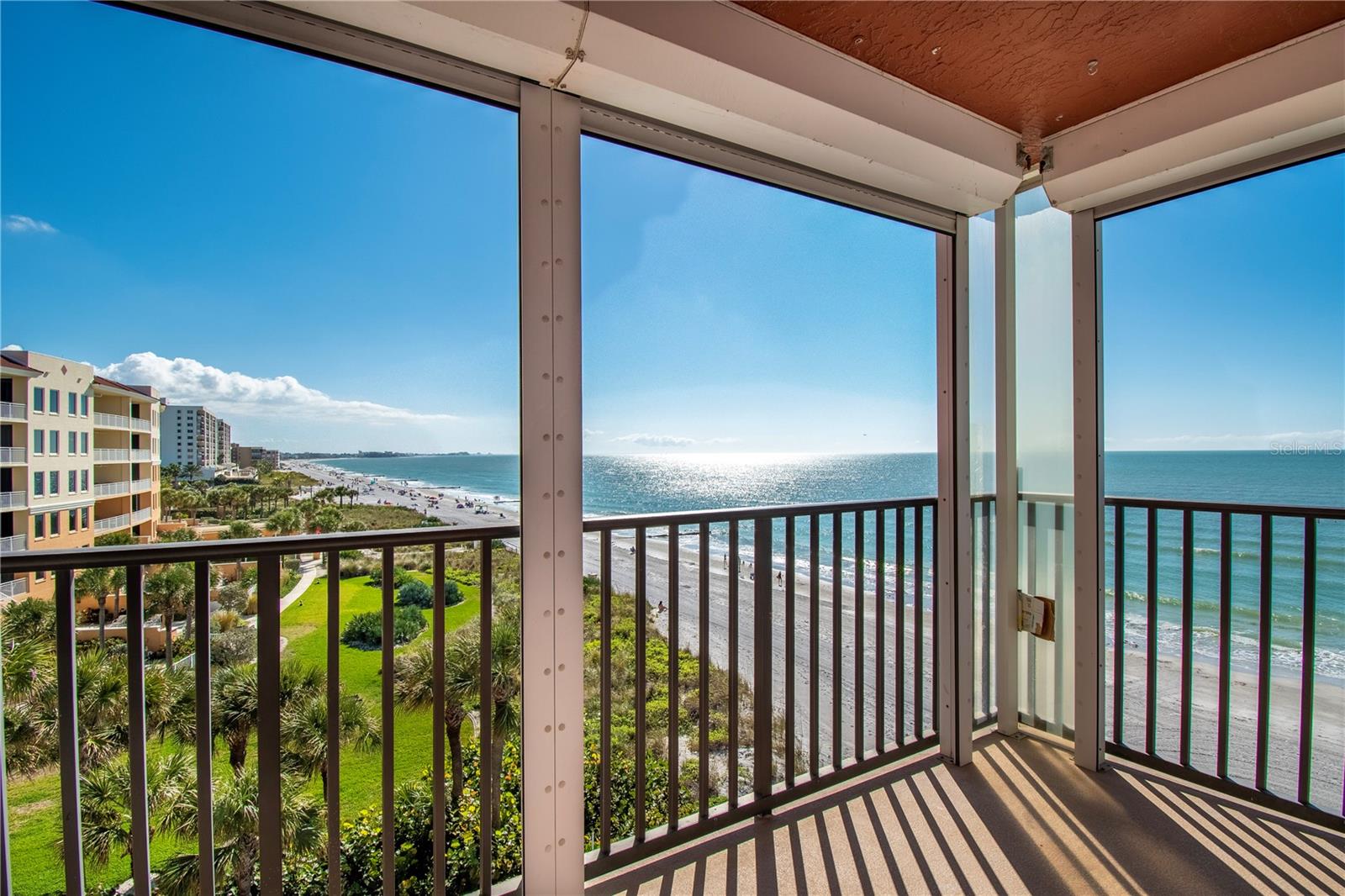 Image 37 of 41 For 15316 Gulf Boulevard 402