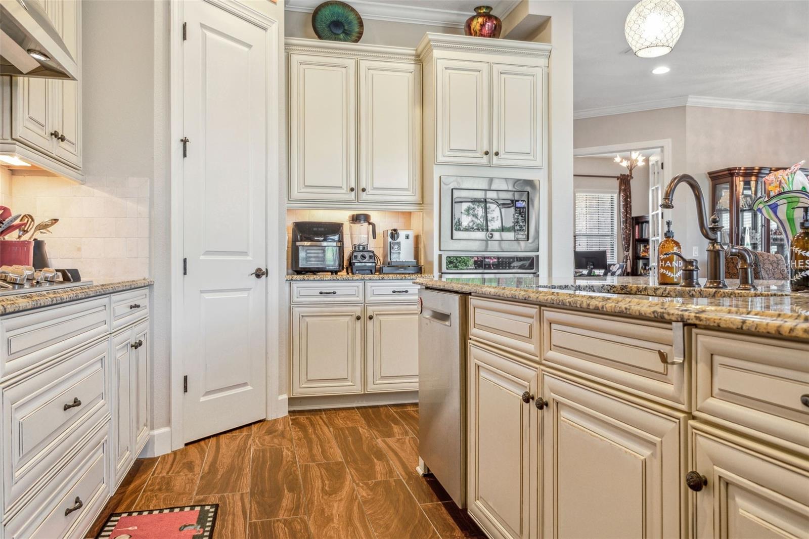 Image 18 of 67 For 8530 Grand Alberato Road