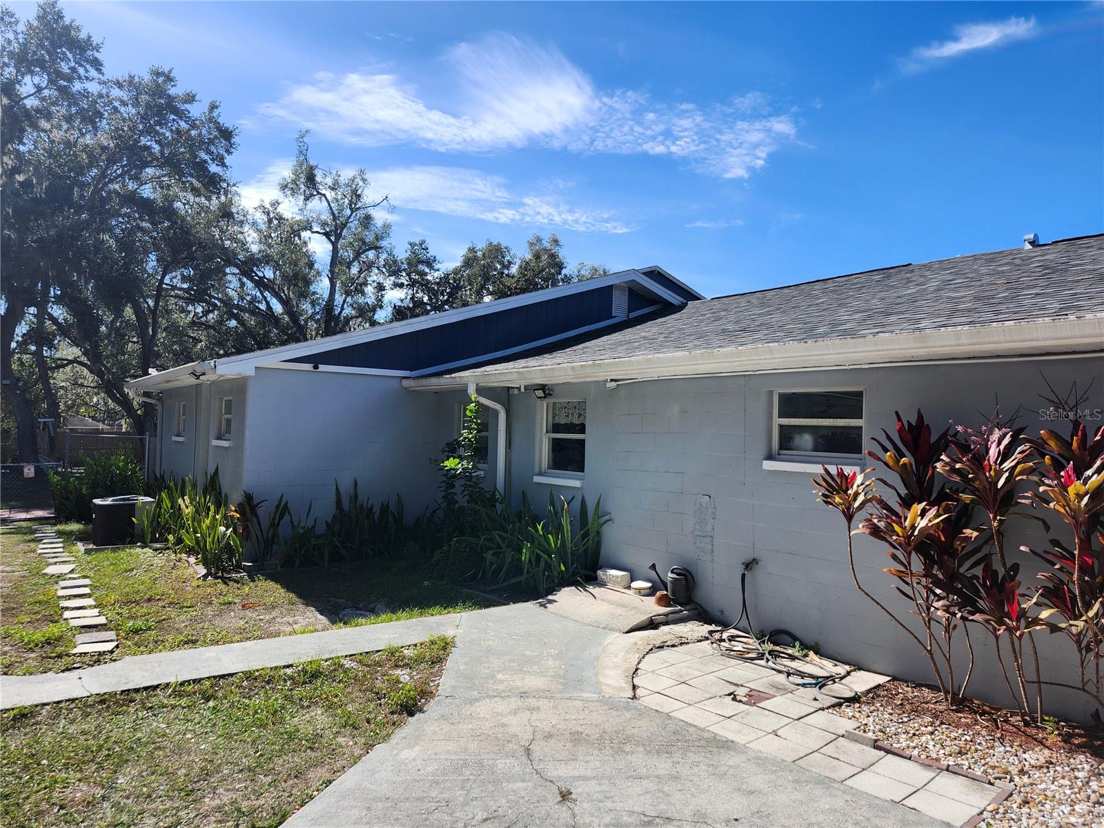 Image 4 of 46 For 10805 Desoto Road