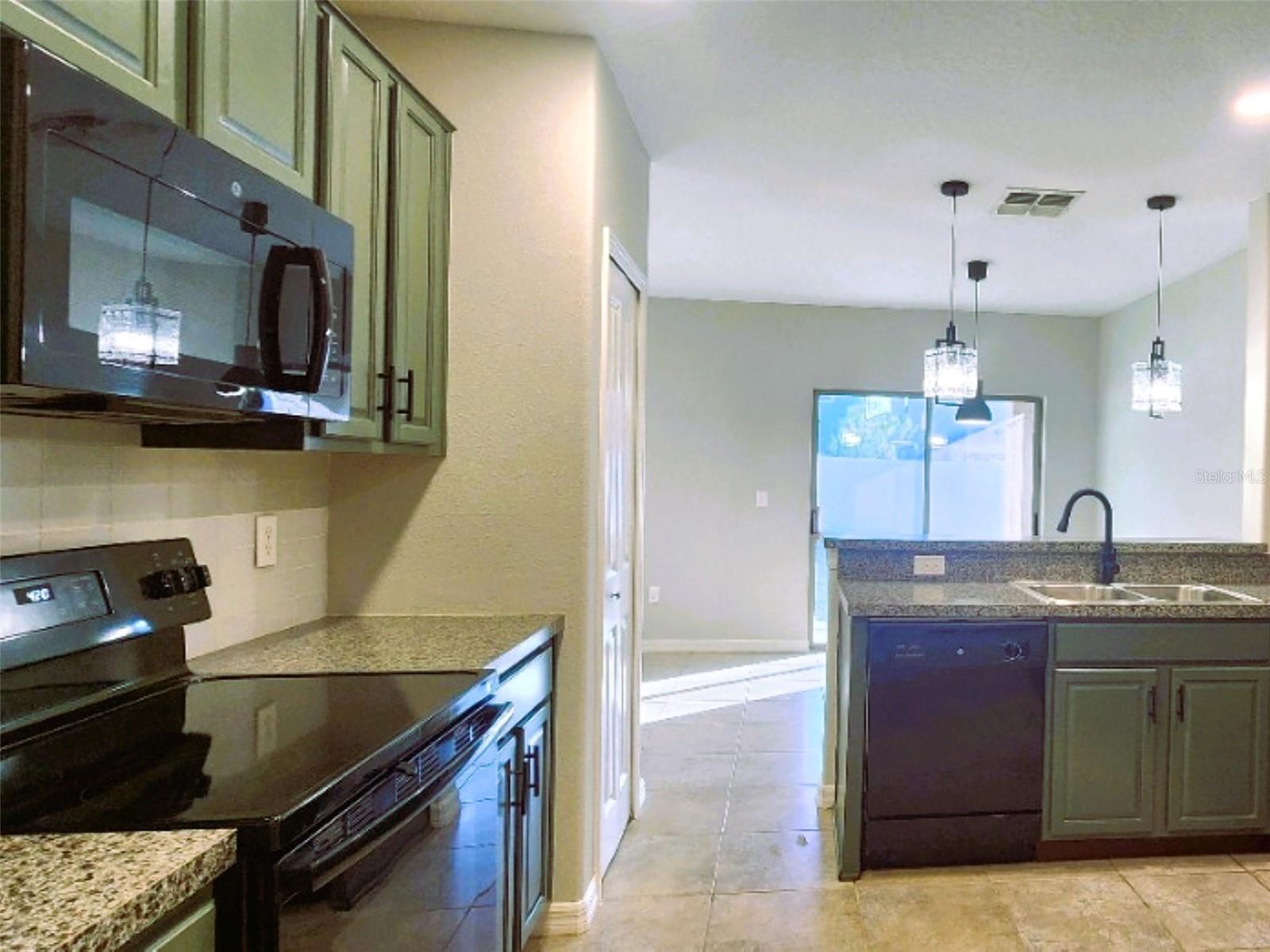 Image 5 of 30 For 7407 Evening Primrose Court