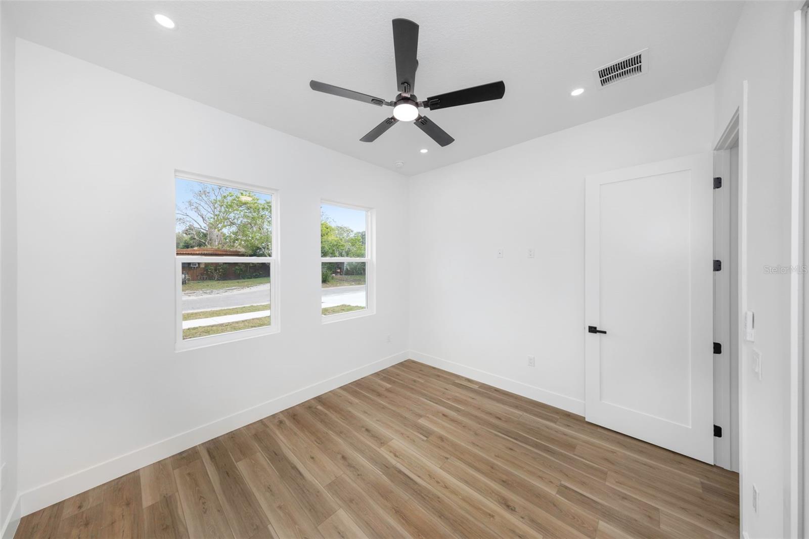 Image 23 of 44 For 303 Archimedes Street