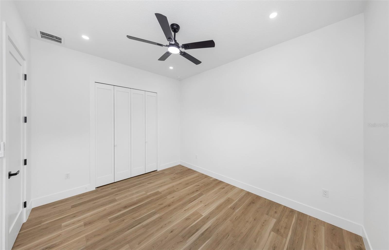 Image 28 of 44 For 303 Archimedes Street