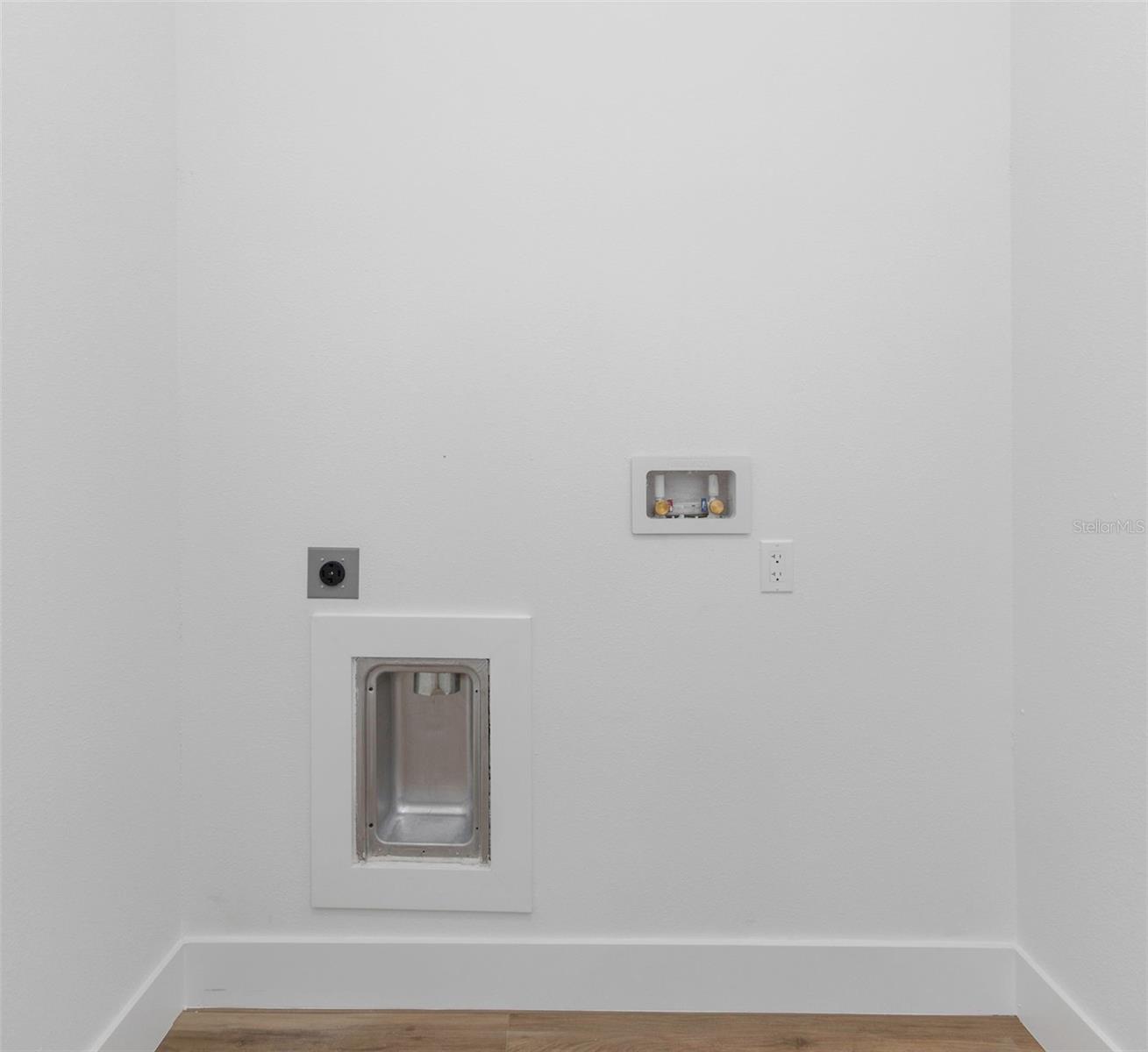 Image 32 of 44 For 303 Archimedes Street