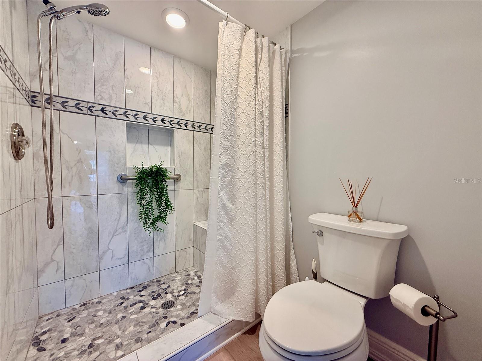 Image 26 of 47 For 3203 Landmark Drive 2105