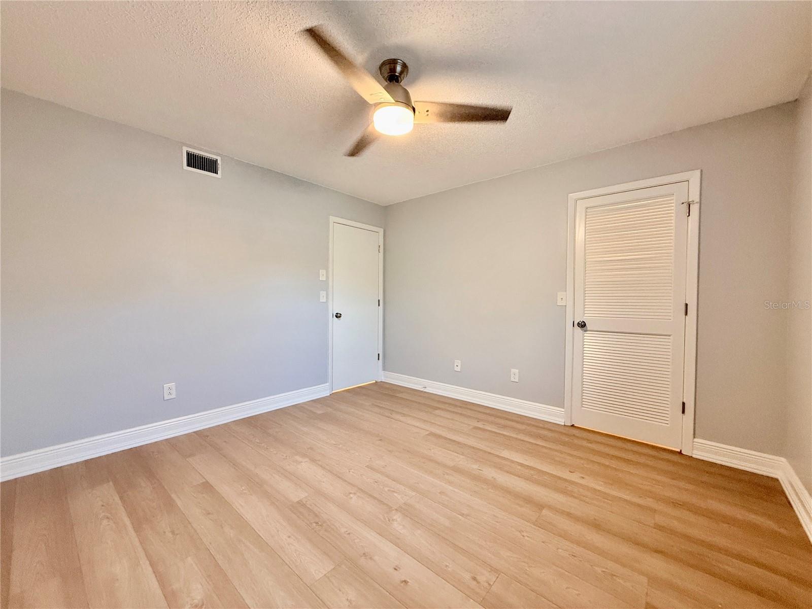 Image 28 of 47 For 3203 Landmark Drive 2105