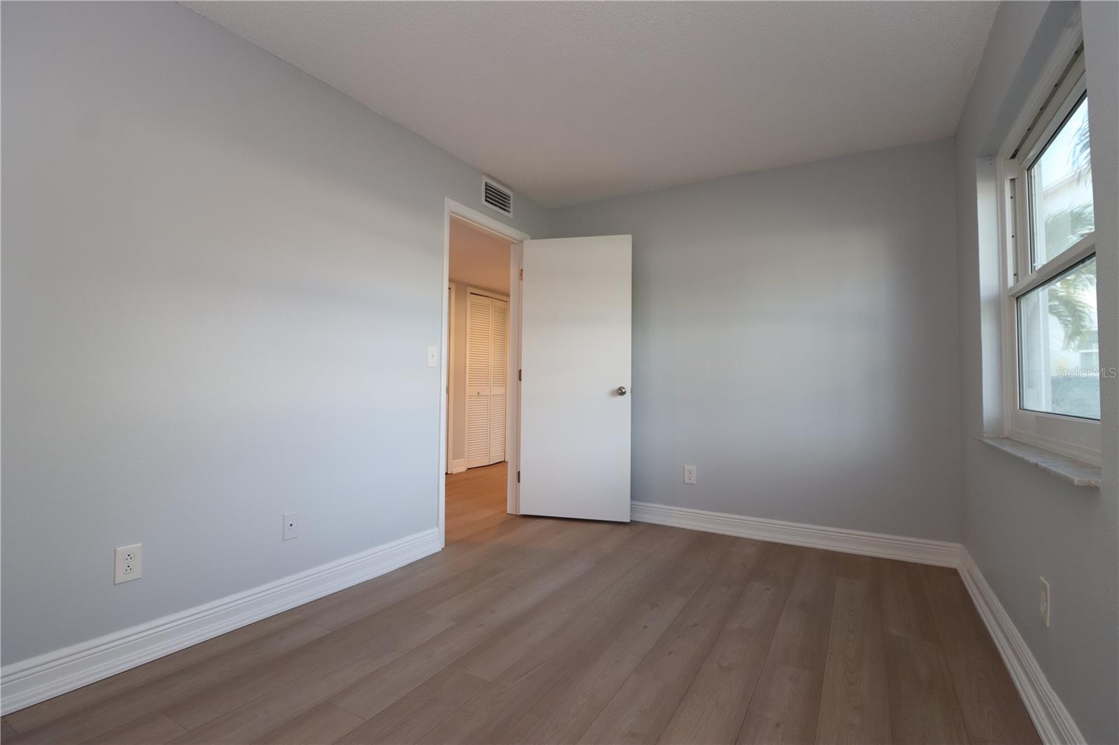 Image 6 of 47 For 3203 Landmark Drive 2105