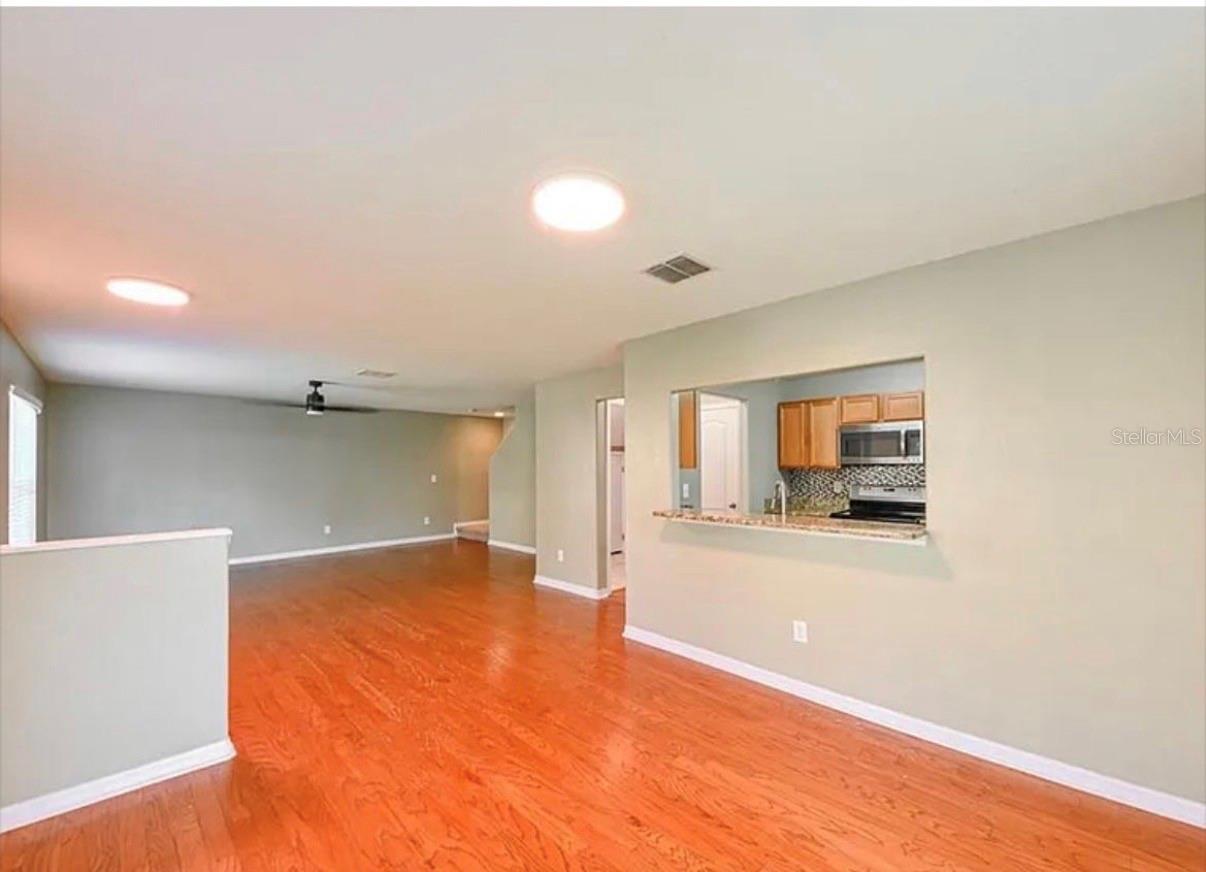 Image 9 of 30 For 37706 Aaralyn Road