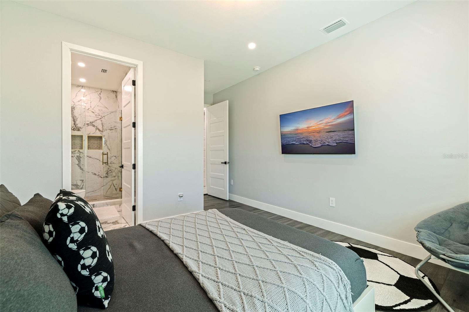 Image 27 of 75 For 6062 Bayou Grande Boulevard Ne