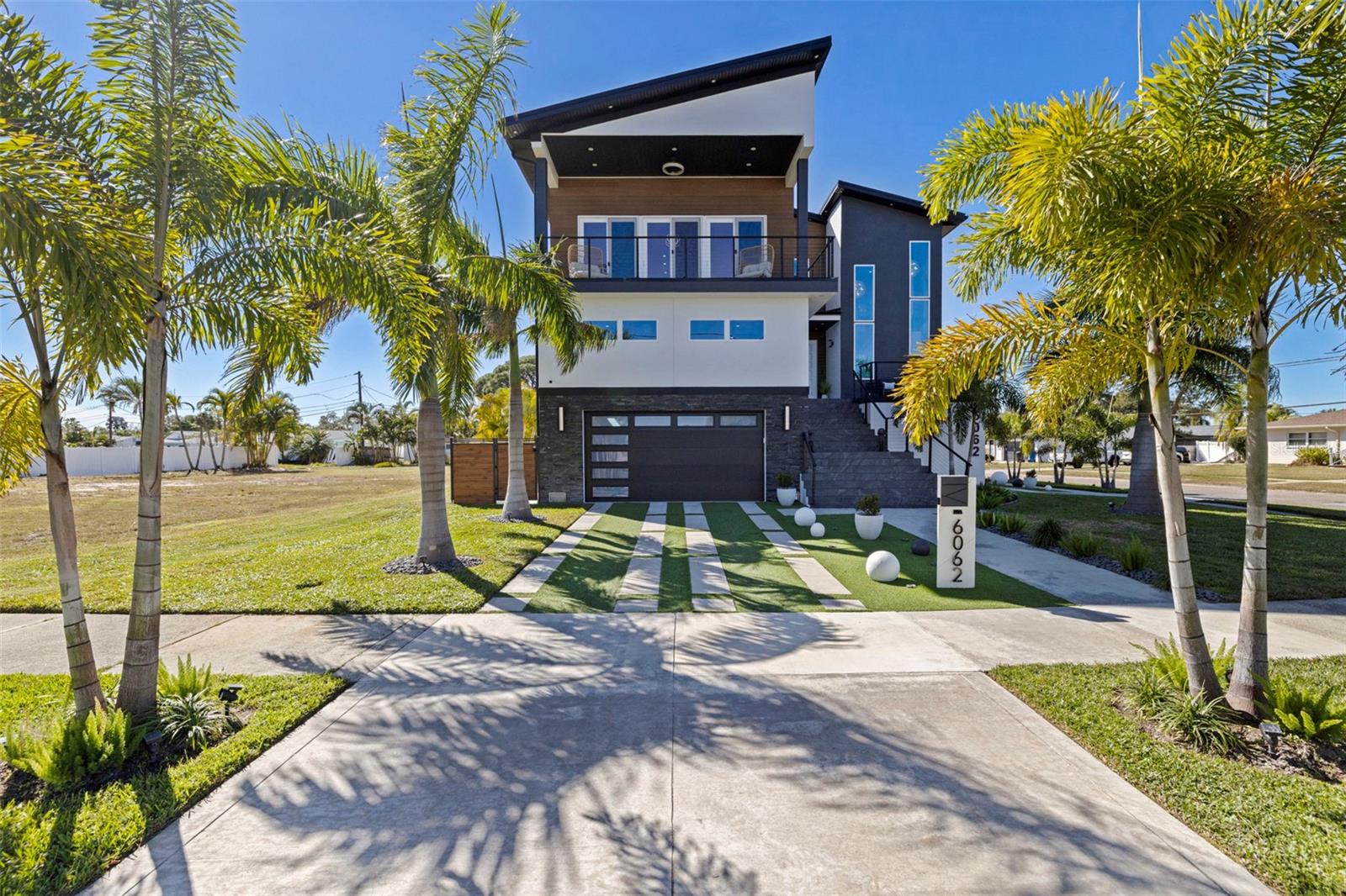 Image 72 of 75 For 6062 Bayou Grande Boulevard Ne