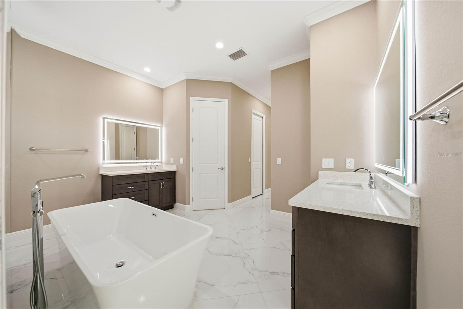 Image 29 of 72 For 6055 Rio Grande Drive