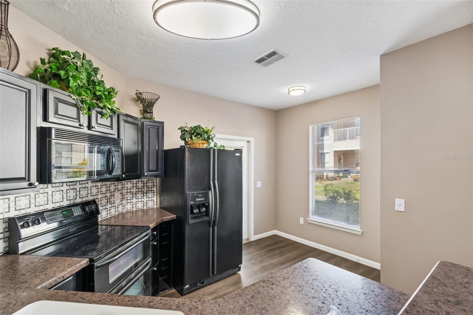 Image 13 of 54 For 17978 Villa Creek Drive