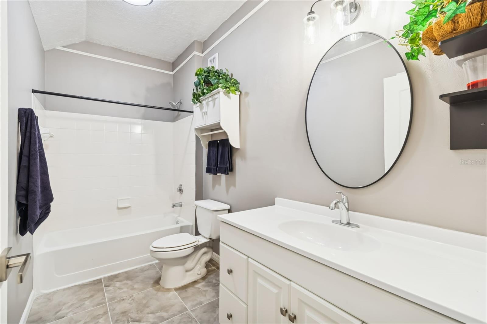 Image 19 of 54 For 17978 Villa Creek Drive