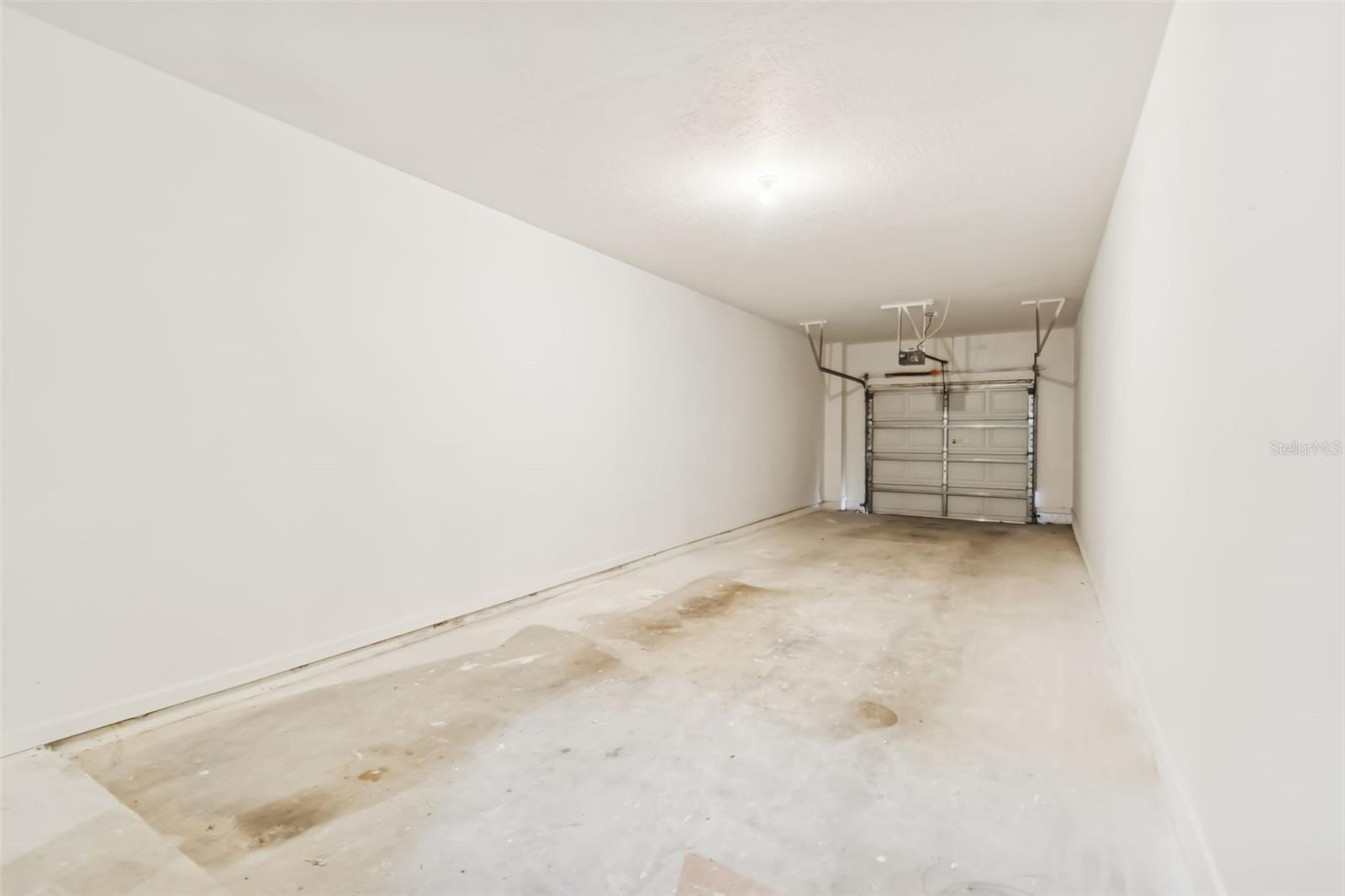 Image 27 of 54 For 17978 Villa Creek Drive