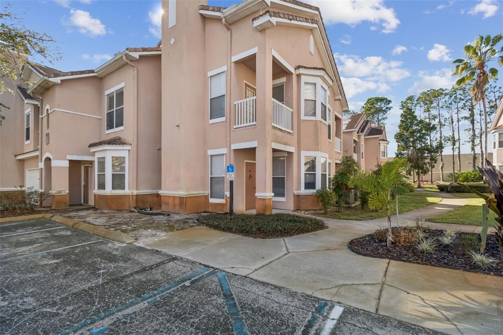 Image 28 of 54 For 17978 Villa Creek Drive