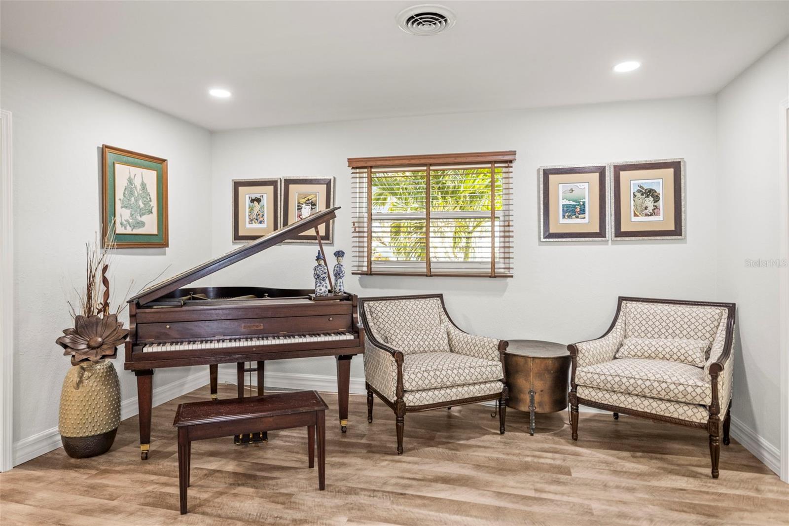 Image 23 of 84 For 400 Broadway