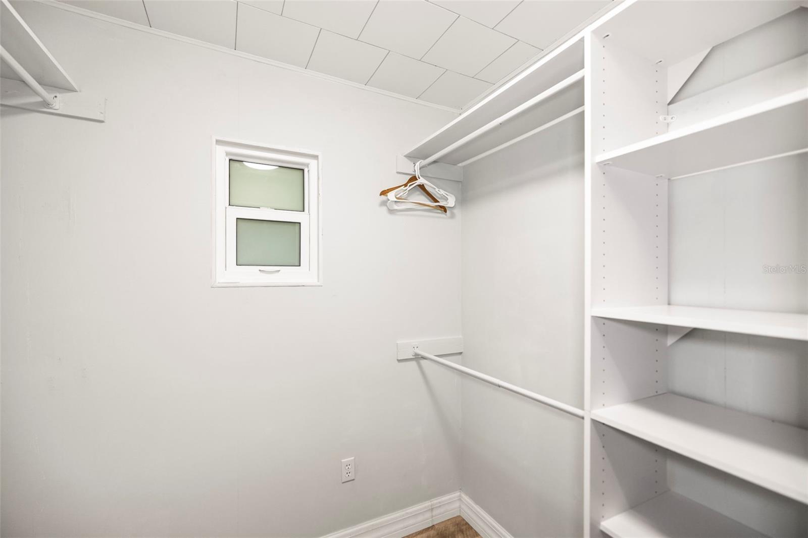 Image 34 of 84 For 400 Broadway