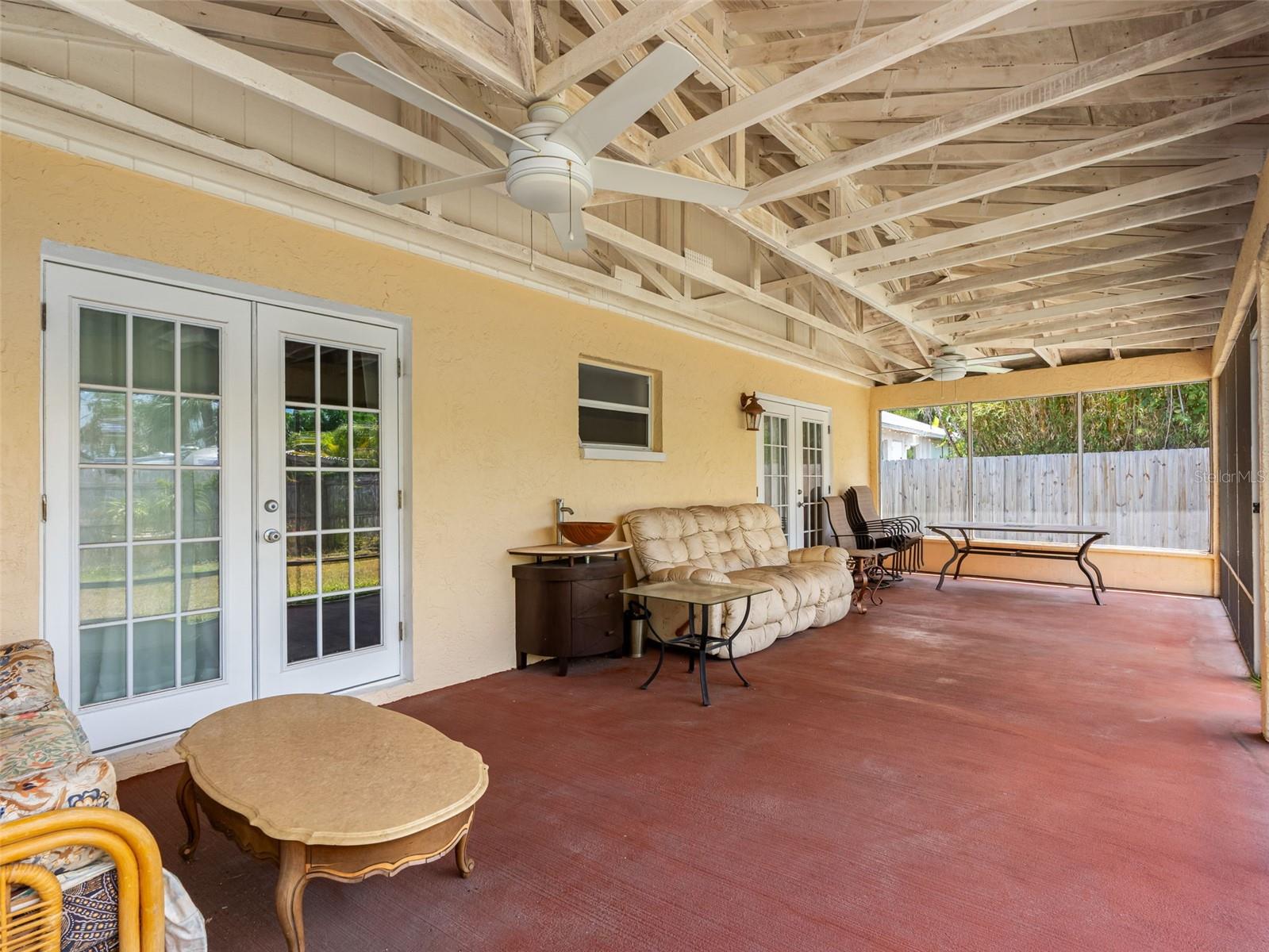 Listing photo id 15 for 7712 40th Terrace N