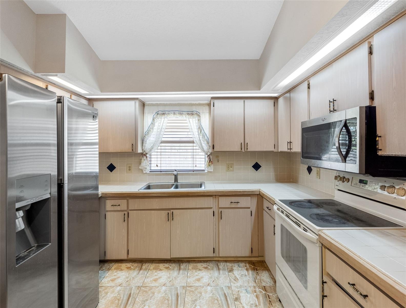 Listing photo id 5 for 7712 40th Terrace N