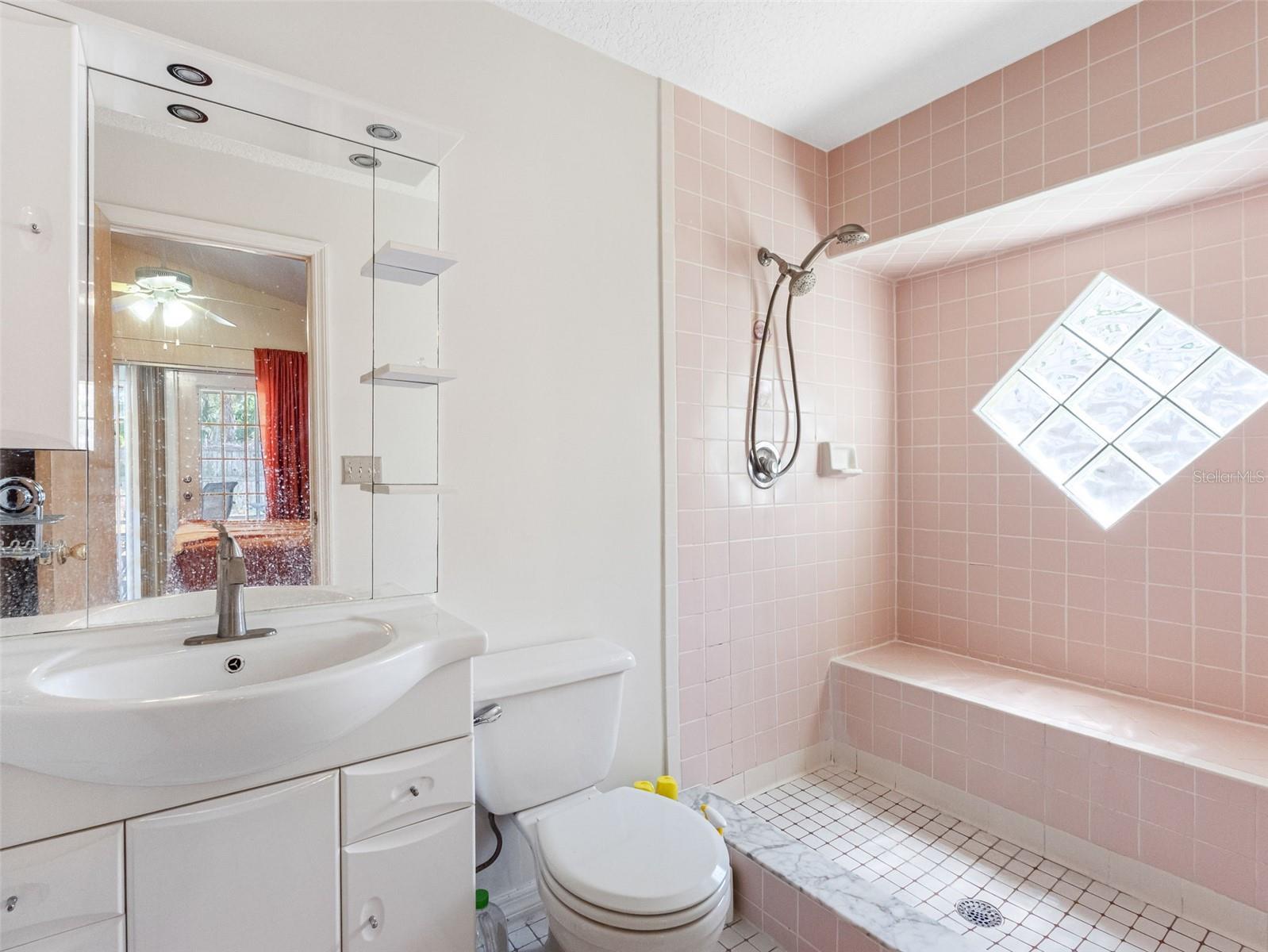 Listing photo id 6 for 7712 40th Terrace N